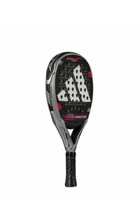 Padelracket met een zwart en zilver koolstofframe, een grote geperforeerde kop, roze accenten en een gestructureerde zwarte handgreep.