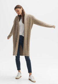 OPUS Vest - macadamia