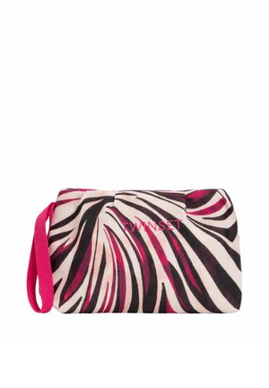 Porta tessuti rettangolare con strisce zebrate rosa, nere e bianche, cinturino da polso rosa e la scritta "TWINSET" stampata in rosa sul davanti.