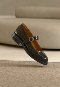 Unausgewählt, black