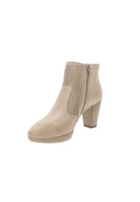 Stivale alla caviglia in pelle beige con un pannello laterale perforato, cerniera laterale e tacco impilato. Texture liscia e design con punta appuntita.