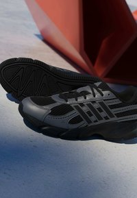 adidas Sportswear Tenisky - core black   core black   iron metallic