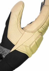 Lederhandschuh mit einer hellbeigen Handfläche mit strukturiertem Griff und schwarzem Stoffbund. Auffällige Nähte und ein weiches, isoliertes Futter.