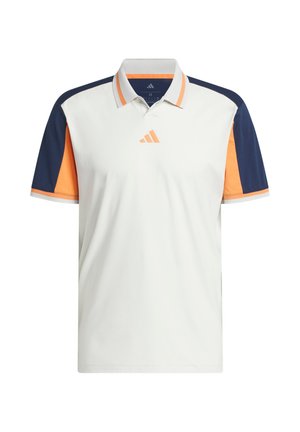 Biała koszulka polo z granatowo-pomarańczowymi panelami na rękawach, pomarańczowym logo Adidas na piersi oraz obwódką kołnierzyka w pomarańczowe paski.