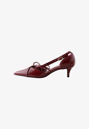 Next, REGULAR FIT - FOREVER COMFORT® TWO PART CUT OUT HEELS - Klassikalised kontsakingad - red