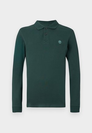 Polo a maniche lunghe in cotone verde scuro con colletto classico, tre bottoni e un piccolo logo ricamato sul petto.