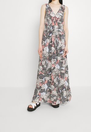 Robe longue avec un col en V, présentant un motif floral dans des nuances foncées et claires de rose, noir et blanc. Tissu léger avec une coupe décontractée.