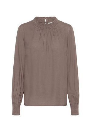 Blouse marron à manches longues avec un col smocké et des poignets, présentant une coupe décontractée et un léger éclat. Design minimaliste sans motifs.