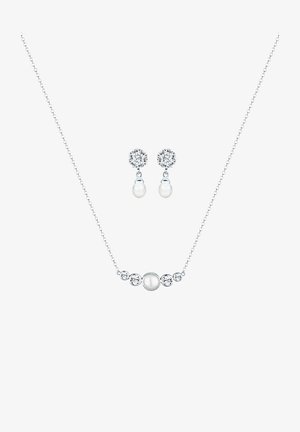 Srebrny naszyjnik z pięcioma okrągłymi kamieniami, centralną perłą; pasujące kolczyki na wisząco z przezroczystymi kamieniami u góry i małymi perłami jako akcentami.