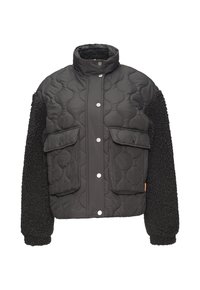 Zwarte gewatteerde jas met drukknoopsluitingen, twee voorste klepzakken en een textuur fleece mouwen en kraag.