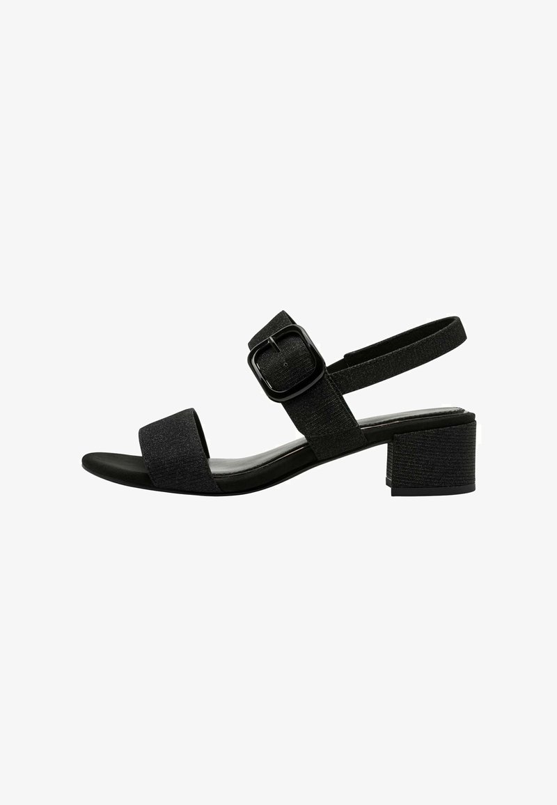Sandale noire avec une tige texturée, large bande frontale, bride de cheville ajustable avec boucle, et un petit talon bloc.