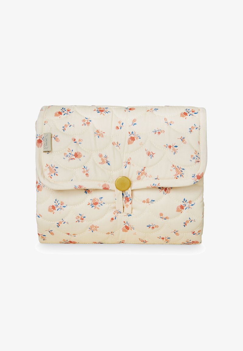 Quilted creme farvet organizer med blomsterprint i orange og blå, med en gylden knaplukning og syede buede detaljer.