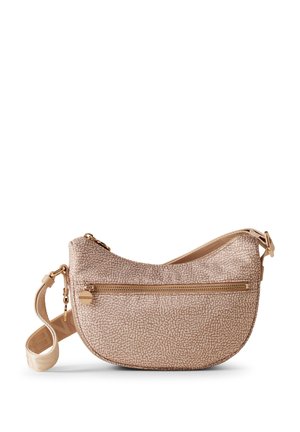 Borsa beige texturizzata di forma arrotondata, con una tasca con zip dorata e una tracolla in tessuto. Accenti in pelle liscia.