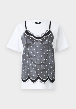 Λευκό T-shirt με κοντά μανίκια και εκτύπωση διαφανούς τοπ με μαύρες και λευκές πουά, διακοσμημένο με κυματιστές άκρες και δαντέλα.