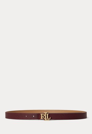 Ceinture en cuir fine rouge foncé avec boucle logo RL dorée, deux trous d'ajustement et doublure intérieure beige sur fond blanc.