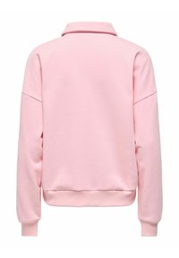 Sweat-shirt rose pâle à manches longues avec un col, coutures apparentes aux épaules, et poignets et ourlet côtelés, vu de dos.