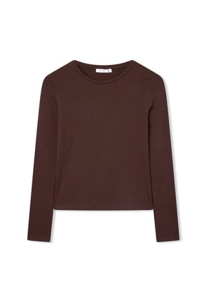 Maglietta a maniche lunghe marrone realizzata in morbido tessuto di cotone. Presenta un collo rotondo e un design cropped senza motivi o accessori visibili.