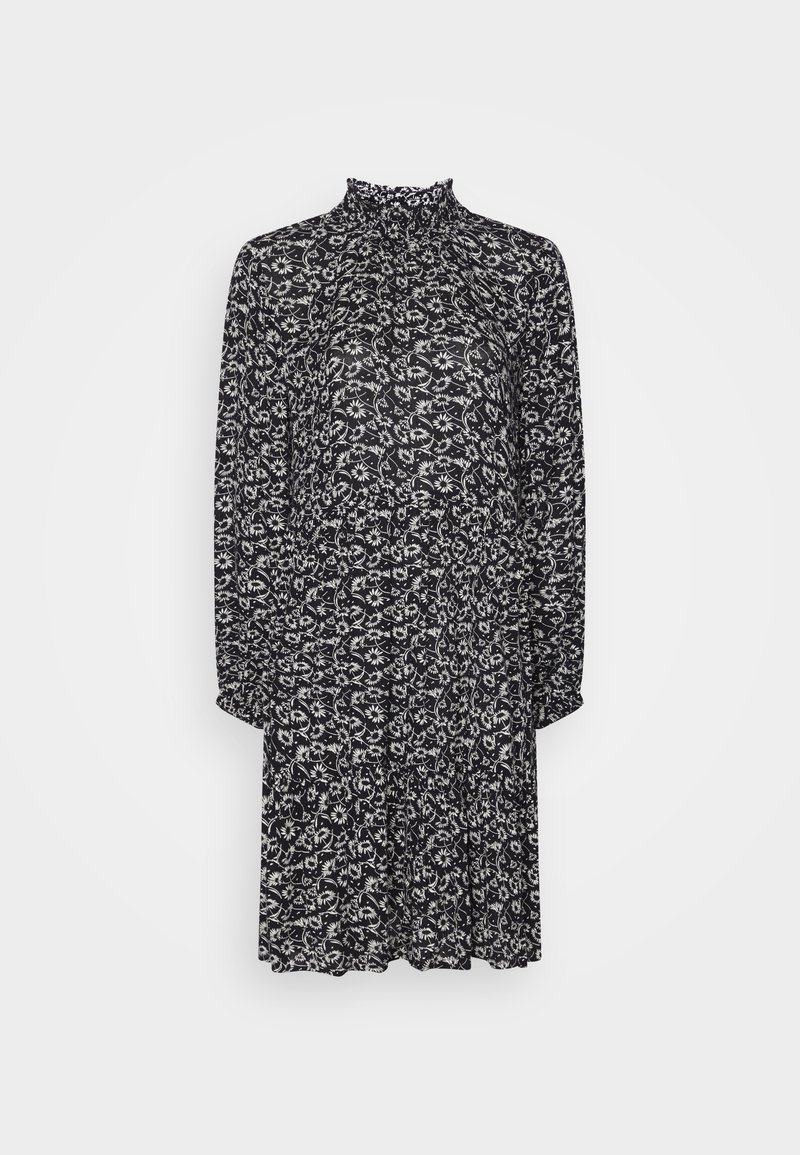 Robe noire à manches longues avec motif floral blanc, col montant à volants et jupe à étages, présentée sur un fond uni.