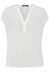 Top blanco de manga corta hecho de un tejido ligero y transparente. Presenta un escote en V con una tapeta y un corte holgado. Textura suave y caída ligera.