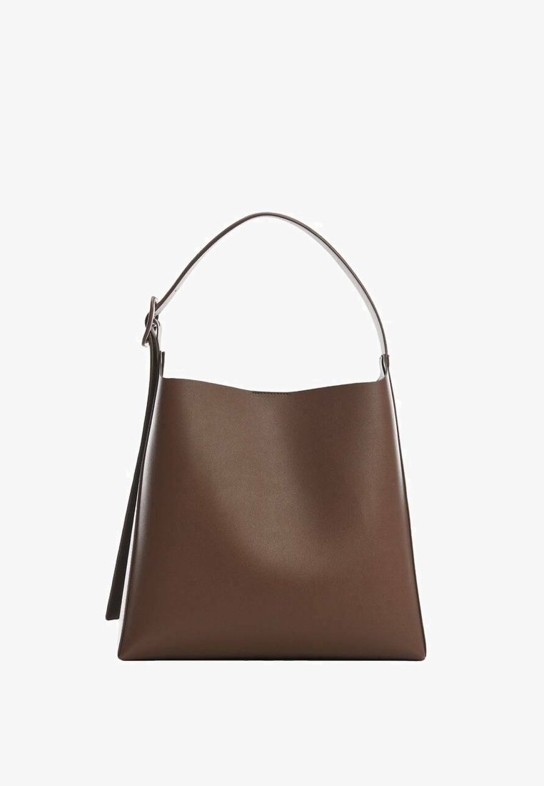 Sac à main en cuir marron avec une anse supérieure courbée unique et une surface lisse, sans décoration.