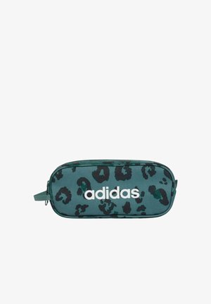 Piccolo astuccio rettangolare Adidas con stampa leopardata verde e nera e logo bianco sul davanti, con cerniera laterale e anello per il manico.