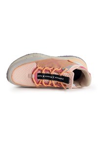 MUNICH DORO FW23 - Zapatillas - salmon