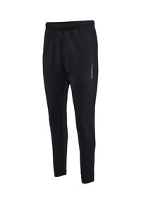 Sorte tilspidsede atletikbukser med elastisk talje og sidelommer, med et lille lodret logo på låret.