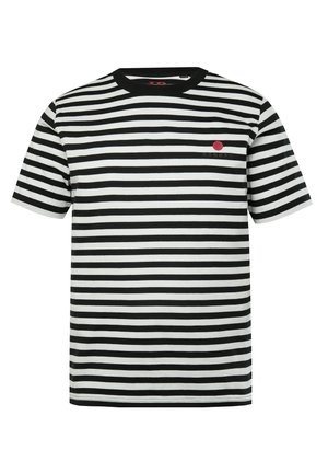 Maglietta a righe orizzontali bianca e nera con maniche corte, collo rotondo e piccolo logo rosso sul petto. Materiale in cotone.