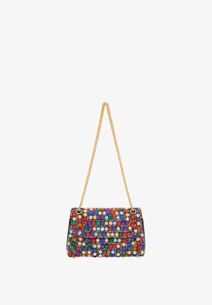 Geantă colorată, decorată, cu bază neagră, având mărgele în diverse culori, un umăr cu lanț și o formă rectangulară.