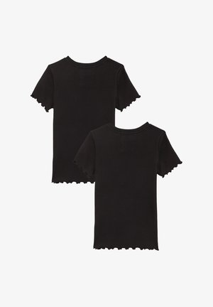 Két fekete bordázott, rövid ujjú póló, karfiolszegélyes szegéllyel és ujjakkal, hátulról fehér háttéren bemutatva.