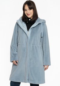 Lichtblauwe fleece jas met een capuchon, een rits aan de voorkant, twee zijzakken en een zachte textuur, met een ontspannen pasvorm en lange mouwen.