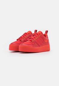adidas Originals Trainers - red