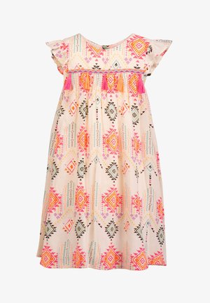 Robe sans manches pour fille avec motifs géométriques multicolores et glands roses et orange le long de la poitrine sur un fond de tissu clair.