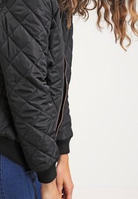 Missguided Bomberjacka - black