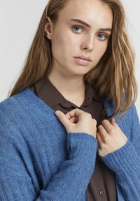 ICHI IHKAMARA - Cardigan - french blue