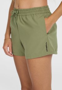 Grüne, hüftlange Shorts mit einem elastischen Bund und Kordelzug. Glatter Stoff, Seitentaschen und schwarzes "O'Neill"-Logo.