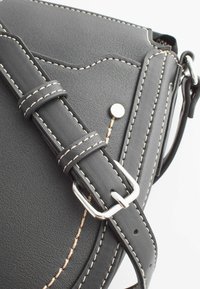 Next SADDLE STANDARD - Schoudertas - black