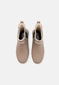Barbour KIRKTON - Kummikud - putty