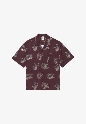 Kurzarmhemd aus weinrotfarbigem Stoff mit einem Frosch- und Fischmuster, mit einer Brusttasche auf der linken Seite und schwarzem Knopfverschluss.