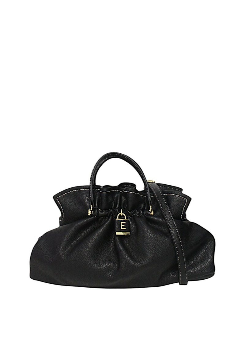 Borsa a tracolla in pelle nera con parte superiore arricciata, manici corti e una tracolla rimovibile. Dotata di accessori in oro e un charm a forma di "E".