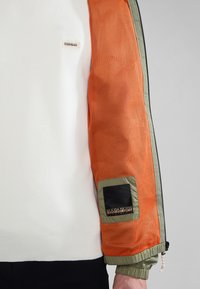 Thumbnail Image 8