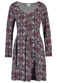 Abito a maniche lunghe con motivo floreale scuro e dettagli in rosso e bianco. Presenta una scollatura a V e una gonna svasata. Realizzato in tessuto morbido.