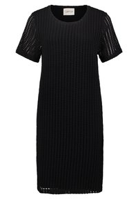 Schwarzes Kurzarmkleid aus perforiertem Stoff mit rundem Ausschnitt. Das Design ist schlicht mit geradem Schnitt und einer Länge bis zum Knie.