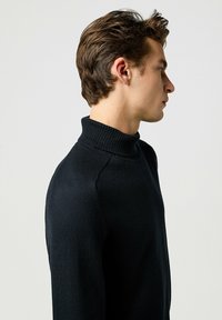 Wrangler LONG SLEEVE TURTLENECK FOR REGULAR FIT - Maglione - black