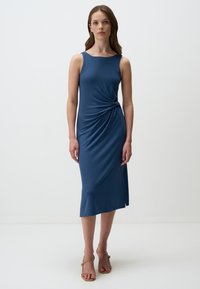 SLIM FIT - Sukienka etui