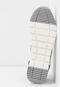 Thumbnail Image 7