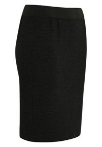 Černá tužková sukně s hladkým, texturovaným materiálem a širokým elastickým pasem. Obsahuje zakázkové záhyby pro přiléhavý siluetu.