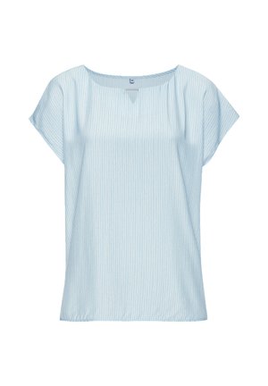 Hellblaue Bluse mit kurzen Ärmeln, feinen weißen vertikalen Streifen und einem kleinen Ausschnitt am runden Halsausschnitt.