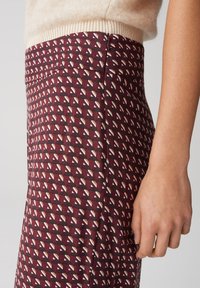 OPUS HIGH RISE CROPPED WIDE FIT - Broek - cassis