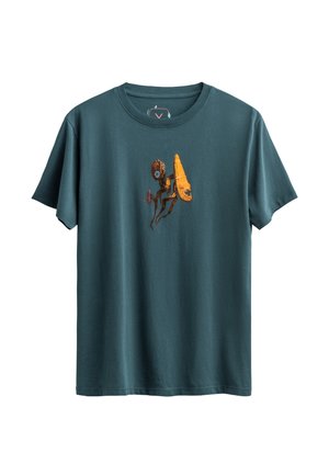 T-shirt en coton teal à manches courtes et col rond. Présente un design graphique orange et marron au centre. Texture douce.